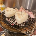 炭火焼肉 塩ホルモン もん太 - 焼きおにぎりと豚フエ