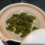 イチリン ハナレ - 硬く縮こまった半球状の茶葉