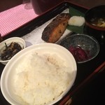 焼魚食堂 - 銀シャケ塩焼き定食700円