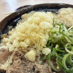 本家人力うどん - サービスの天かす投入