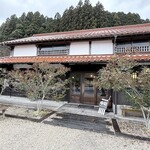 一乃華 - 古民家をリノベしたお店は、一歩入ると「あれ、財布にお金入ってたっけ…」と慌てそうな綺麗な店内