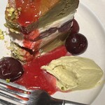 UNITY CAFE - ・濃いピスタチオのバスクチーズケーキ
