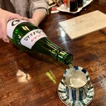 炉ばた炉辺人 - 田酒注いでもらうよ〜