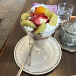 ル・モンド - ヨーグルトパフェ　750円