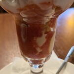 美留区 - バナナパフェ　税込750円