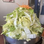 びわこ食堂 - 山盛りの白菜を強火でガンガン炊く