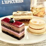 レピキュリアン - 左：サルヴァドール、真ん中奥：エモーション、右：レピキュリアン