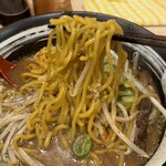 拉麺大公 - 麺リフト　黄色い麺がgood
