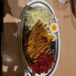 ゴーゴーカレー - チキンカツカレー中盛り　卵、らっきょうトッピング