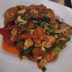 SUNRISE - 店員さんオススメ：鶏とカシューナッツ炒め的なやつ。カシューナッツ好きなので気に入りました。