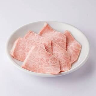 黒毛和牛の「極みさしカルビ」でとろける旨味を満喫。コースも◎