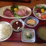 海鮮・話食処 しん - 飛騨牛たたき、赤城牛ローストビーフと刺身盛り合わせ7品￥１０８０