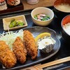 豊丸水産 - 牡蠣フライ定食(税込980円)
①牡蠣(広島県産)フライ【4個】、千切り甘藍&CUT檸檬&タルタル②法蓮草とベーコンのお浸し③白ご飯④お味噌汁⑤お漬け物(胡瓜)