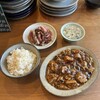 茶虎飯店 - 1番人気の麻婆豆腐（ご飯とスープ付き）1,500円といのししと大根の細切り炒め400円
