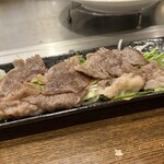 お好み焼きと鉄板焼きの店 なかまた - A5和牛コウネ炙り ハーフ（お好み焼きと鉄板焼きの店 なかまた）2025.5
