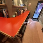 元祖肉玉そば 越智 - 厨房向きL字カウンター8席②