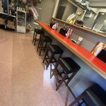 元祖肉玉そば 越智 - 厨房向きL字カウンター8席①