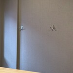 元祖肉玉そば 越智 - 壁側に洋服用フック