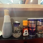 元祖肉玉そば 越智 - 卓上の調味料