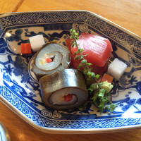 鉢の木 新館 - 大間のマグロと鯛の昆布巻き