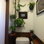 エスニックカフェ クローバー - 清潔完璧トイレ内