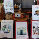 エスニックカフェ クローバー - レジ前メニュー