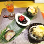 四季ごはん 晴れ間。 - 晴れ間。旬のおつまみ盛り合わせ　5品
 金時人参のムース
 菜の花と海老の黄身酢がけ
 聖護院大根の手造り湯葉がけ
 黒豆とひじき自家製ドライトマトのマリネ
 秋刀魚の一口棒寿司