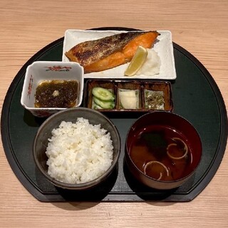 炭火焼魚！契約農家直送ご飯！無添加お新香！自慢の赤だし！