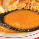 蒙古タンメン中本 - 濃厚でスパイシーなウマウマなスープ