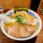 貝だし地鶏中華そば あん藤えのしま - 料理写真:塩バターラーメン