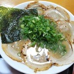 大分ラーメン 十八番 - 十八番ラーメン：８８０円は半チャーシュー