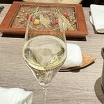 ラチュレ - 山梨県産ぶどう100%スパークリングワインなのに、柑橘系の爽やかさが感じられて、とても気に入りました。