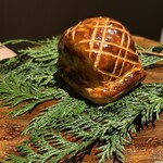 ラチュレ - メインの前に、本日の特別料理、太刀魚のパイ包み焼きが目の前で紹介されました（Presentation ）。