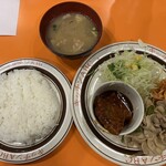 キッチンABC - 日替り定食880円　ポーク野菜焼肉　カットハンバーグ