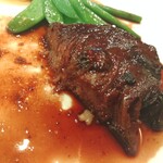 レ・シャンドール - 牛頬肉の赤ワイン煮込み　断面をという趣向ではなく気づいていたらここまで