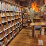 KAIDO books & coffee - 図書館のようです。