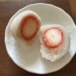 赤福 エキマルシェ大阪 ウメスト店 - 切り方が美しくなくて、ごめんなさい。