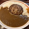 箸で食べるあつあつ鉄皿ハンバーグとカレーのお店