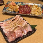YAKINIKUEN 忍鬨 大阪梅田店 - 