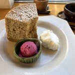 カフェココチ - 大きなシフォンケーキ！