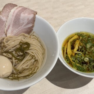 魚介香る「節和え玉」や「特製昆布水つけめん」がイチ押し◎