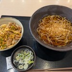 ゆで太郎 - 料理写真:得ランチ（ミニ辛葱豚丼）温そば