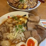 麺や aube - 並べたら、赤と黒お分かりかな。