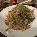 婆娑羅 - ネギそばの半分盛り　熱い葱油で仕上げる混ぜそば