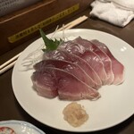 婆娑羅 - しめ鯖　普通盛りは4切れ　大盛りは6切れ　塩梅、しめ具合ともに完璧