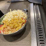 お好み焼き ころんぶす 石川町北口駅前店 - 具材の入った容器