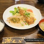 焼酎 創作鉄板焼 一期一会 - 日替わりランチ 豚の生姜焼きと牛串カツ1,000円(コーヒーセルフサービス、お味噌汁おかわり無料)