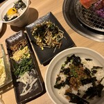 国産牛焼肉くいどん - 特製ダレの卵かけごはん、ナムル盛り合わせ、まぜまぜナムル、牛そぼろごはん