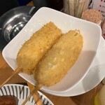 おでんと串カツ姫路のお店 - カマンベールチーズの串カツ