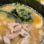 横浜らーめん 源泉 海老名店 - 煮卵美味しい